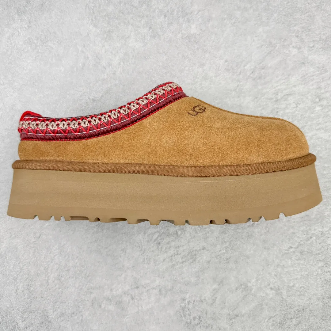 Pick up locally💰520 UGG 2553 ethnic style half-mug autumn and winter sheep fur integrated snow boots. All shoes are made from ZP. Longfeng A-grade Australian imported sheep fur integrated brand OEM production line. Fully follow the ZP process. OEM original pattern maker. Adhering to the principle of no original shoes and no development selection. Pay attention to every detail. The most authentic version on the market TREADLITE "Light Wing" technology outsole. Lightweight/durable/flexible/pile size: 35 36 37 38 39 40 Coding: by2936070